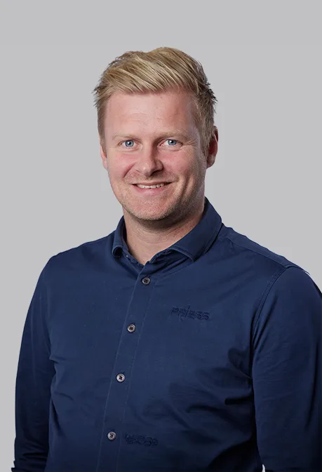 Employee at Priess